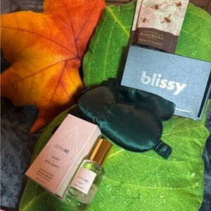 Energy grounding set. Emerald Sleep Mask, bath salt and natural quartz perfume.